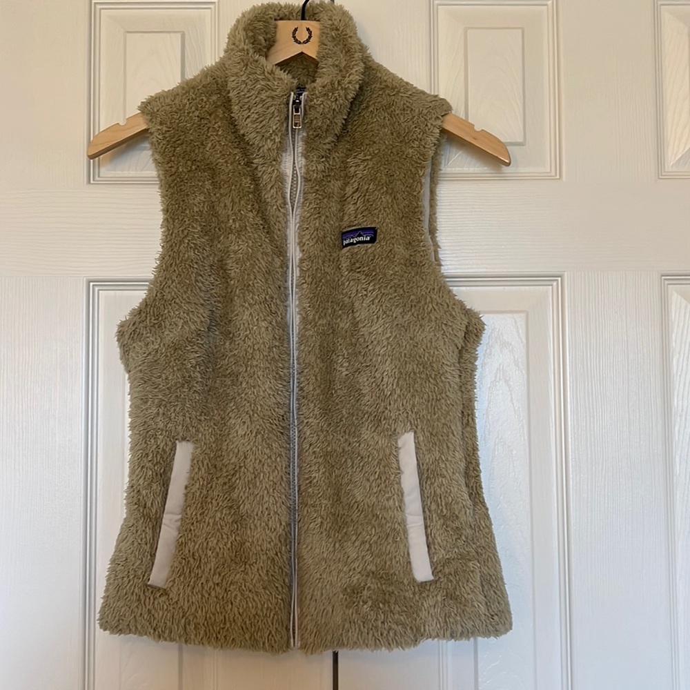 Patagonia Los Lobos Vest in Khaki